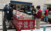 图书馆举办“慧仁和谐音，书墨香满园”书展活动