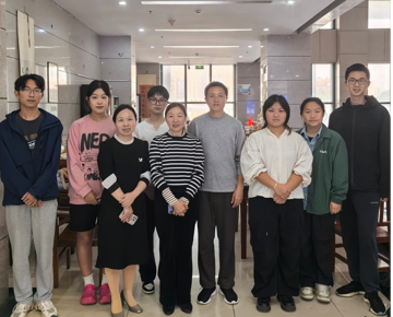 校图书馆全力支持上海路校区书法作品展筹备