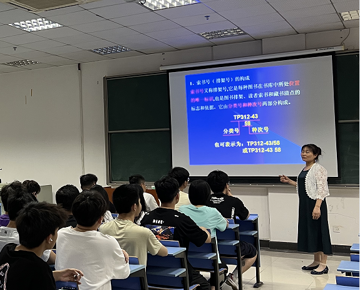 【榜样馆员】段丽萌：廿载书香路 一心为读者